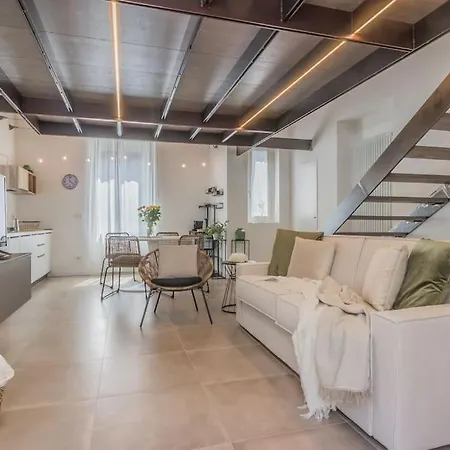 La Casa Di Carla Mandello del Lario